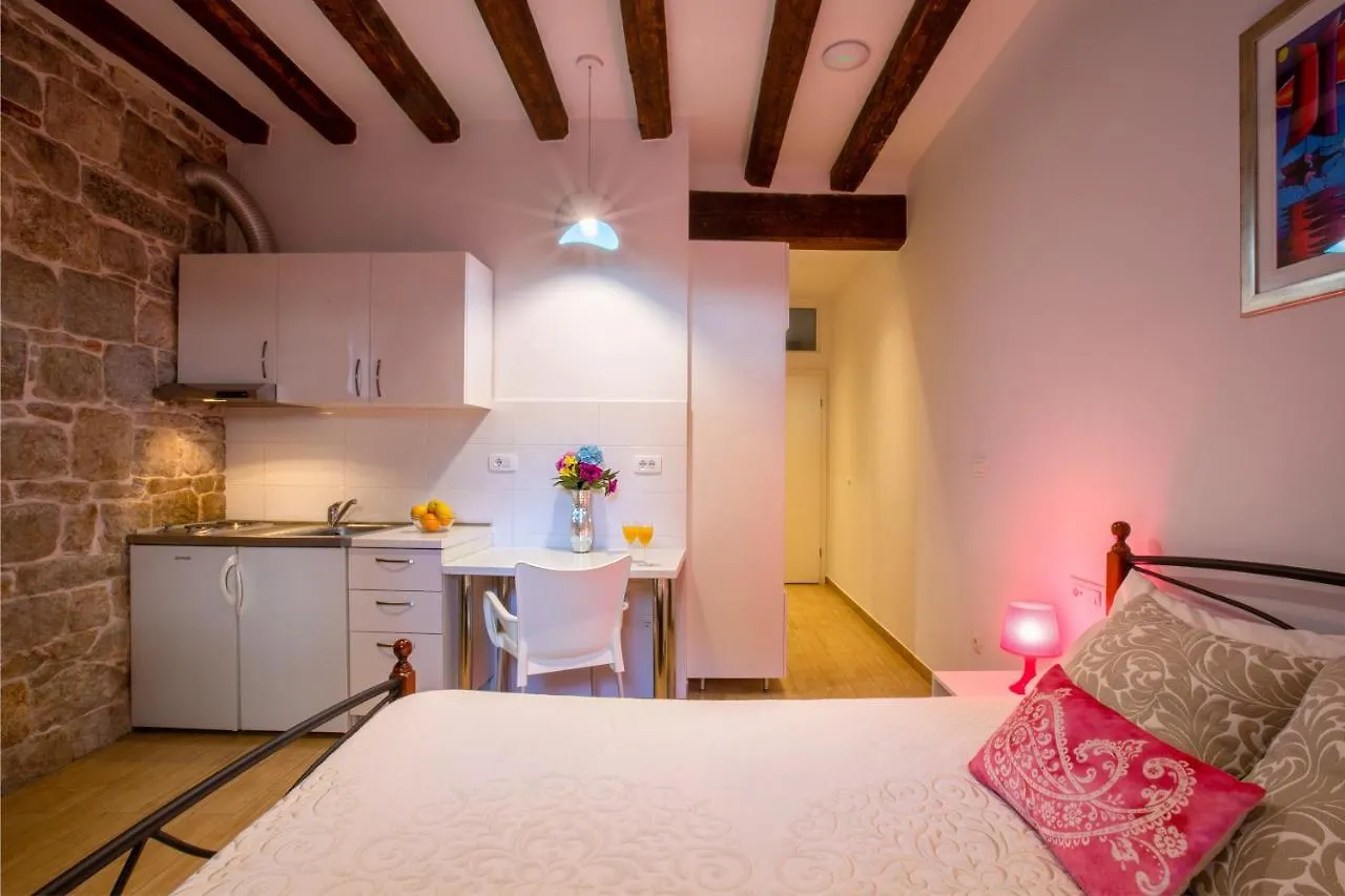 Summer Stone Pleasure Split Apartment