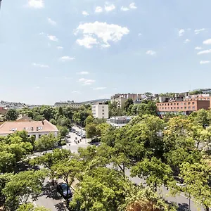 corvinus-smart-apartment-with-beautiful-view.inbudapesthotels.com/
